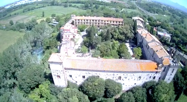 Scoperto un vero passaggio segreto al castello di lunghezza. apertura straordinaria per halloween con il conte dracula.